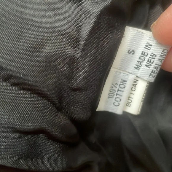 Gorgeous and unique, world brand New Zealand corduroy coat with dramatic sleeves - Picture 3 of 4